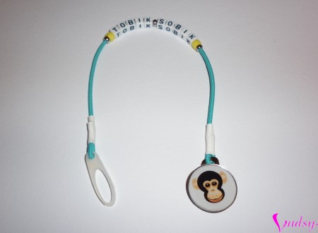 Klip na jeden kochleární implantát